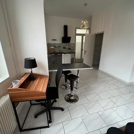 Belle Maison Quartier Henriville, Proche Centre Apartment *