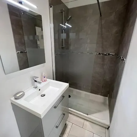 Belle Maison Quartier Henriville, Proche Centre Apartment *